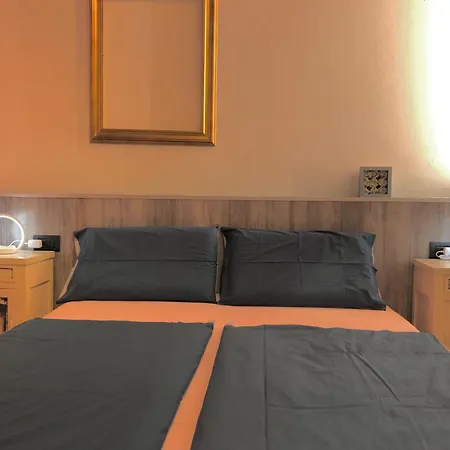 Gold-family In For 5 Guest מנאג'יו