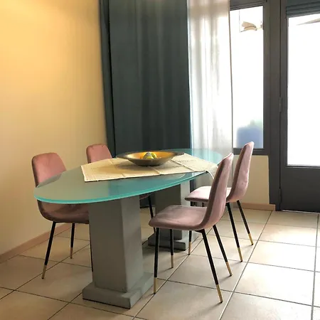 Gold-family In For 5 Guest דירה *